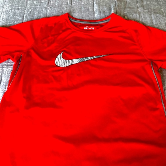 Boys Nike DriFit Shirt - Picture 1 of 2